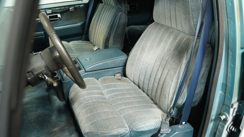 1991 Chevrolet Suburban 36