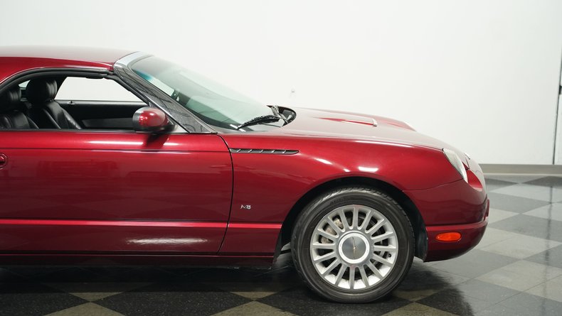 2004 Ford Thunderbird  27