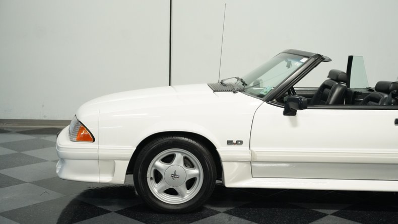 1993 Ford Mustang GT Convertible 21