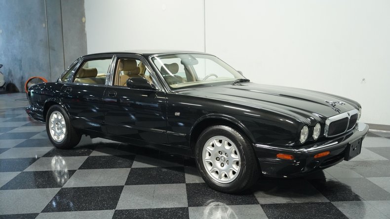 2001 Jaguar XJ8  13