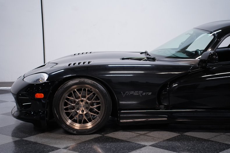 2000 Dodge Viper 19