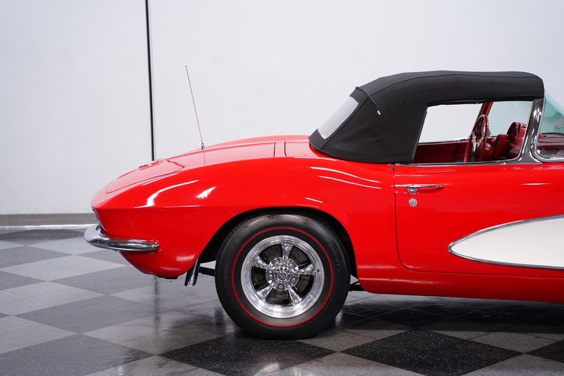 1961 Chevrolet Corvette 23