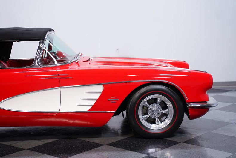 1961 Chevrolet Corvette 24
