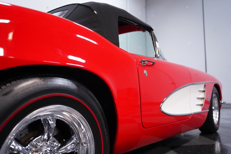 1961 Chevrolet Corvette 22