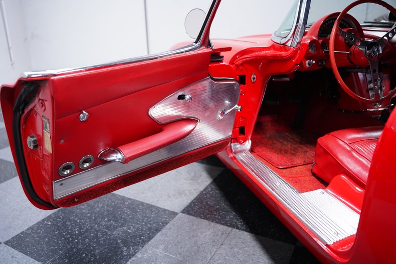 1961 Chevrolet Corvette 28