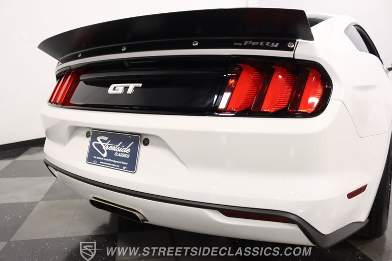 2015 Ford Mustang 32