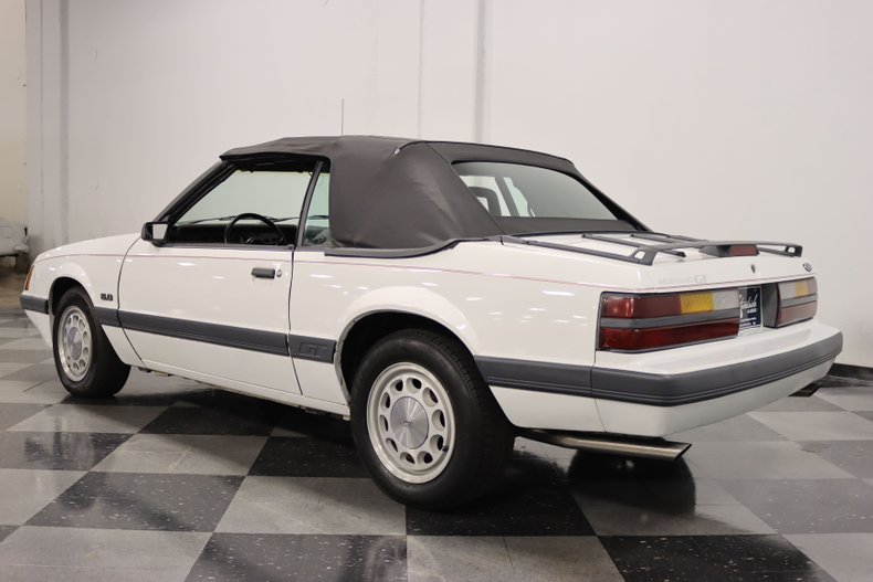 1986 Ford Mustang 13