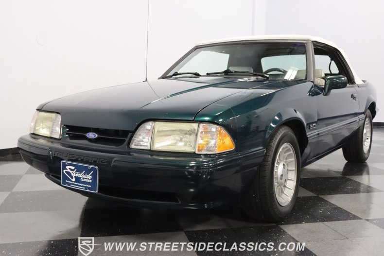 1990 Ford Mustang 16