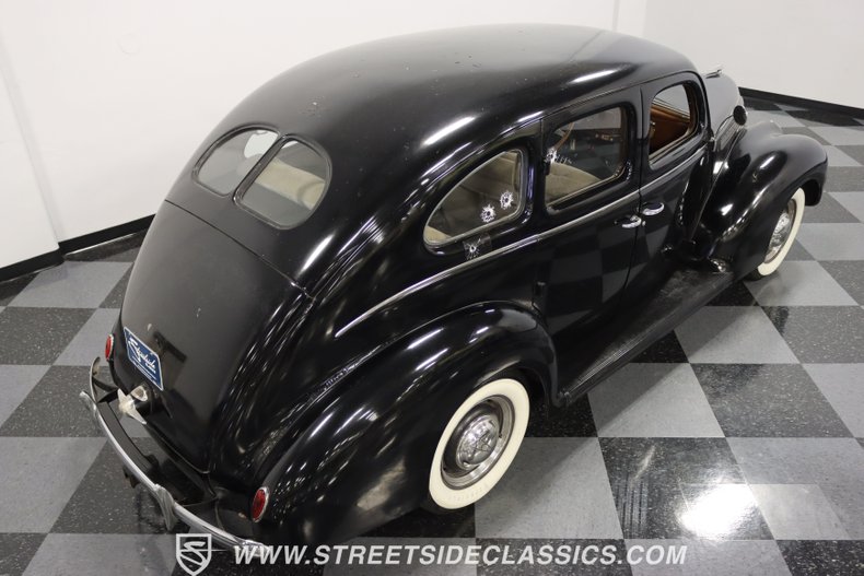 1938 Ford Deluxe 24