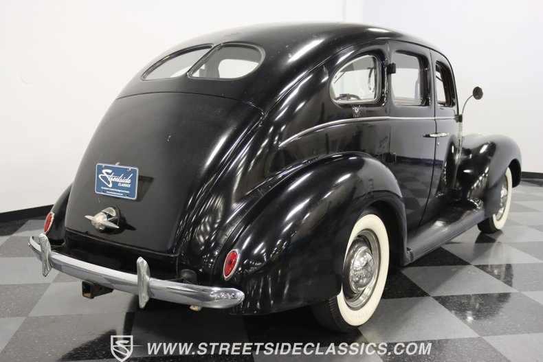 1938 Ford Deluxe 10