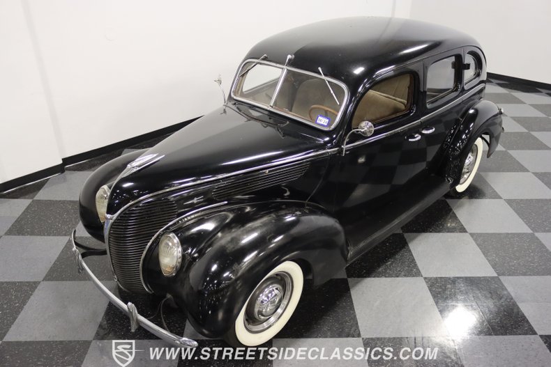 1938 Ford Deluxe 17