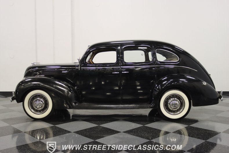 1938 Ford Deluxe 2