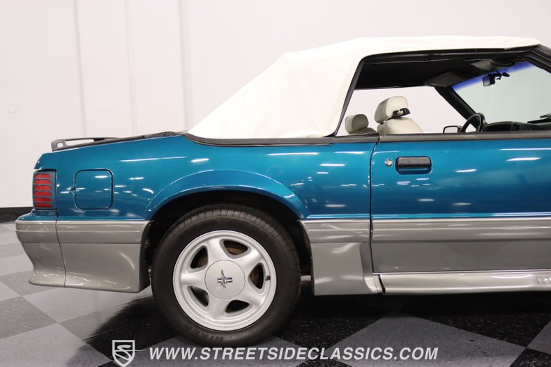 1993 Ford Mustang GT Convertible 28