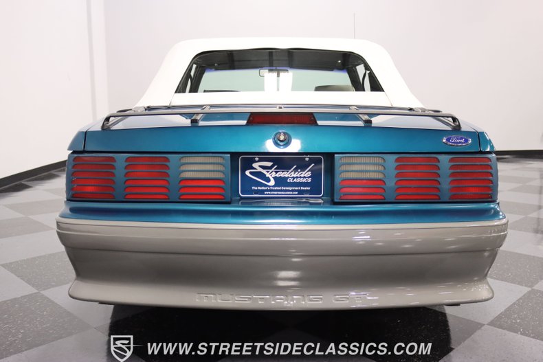 1993 Ford Mustang 8