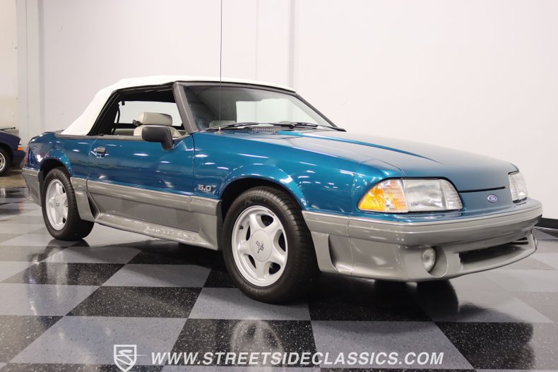 1993 Ford Mustang 13