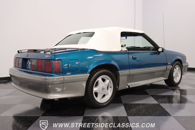 1993 Ford Mustang 11