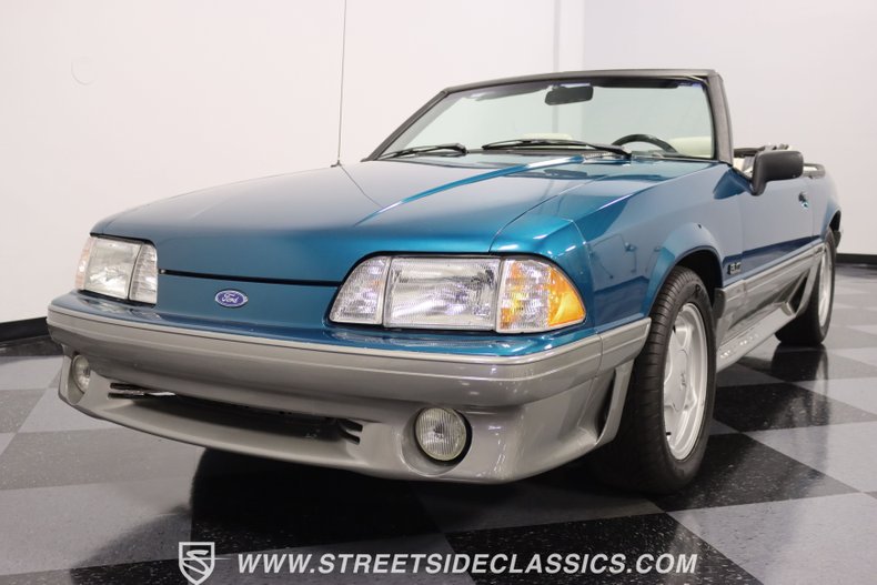 1993 Ford Mustang 16