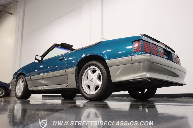 1993 Ford Mustang GT Convertible 23