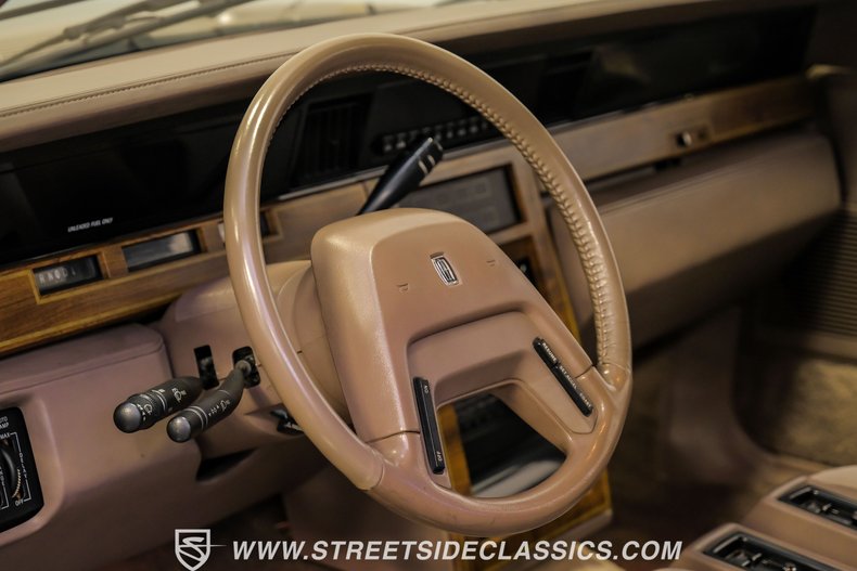 1986 Lincoln Continental 38
