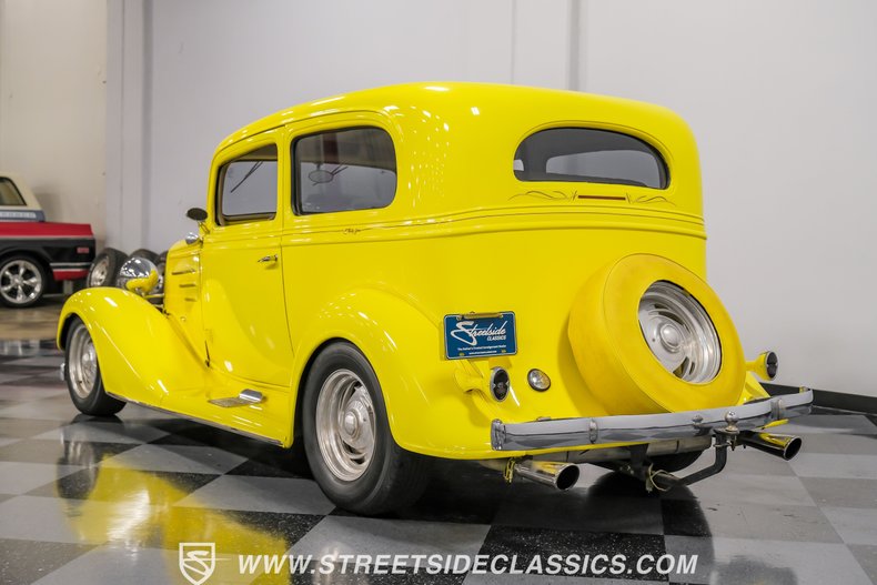 1934 Chevrolet Sedan 9