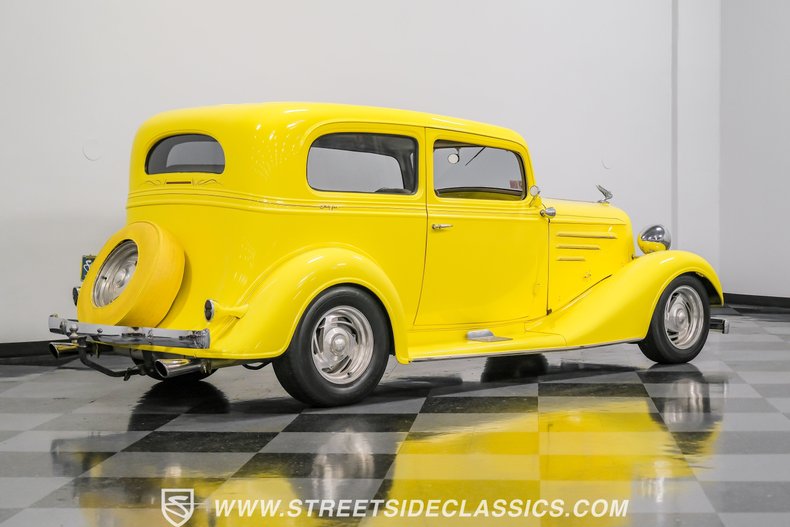 1934 Chevrolet Sedan 14