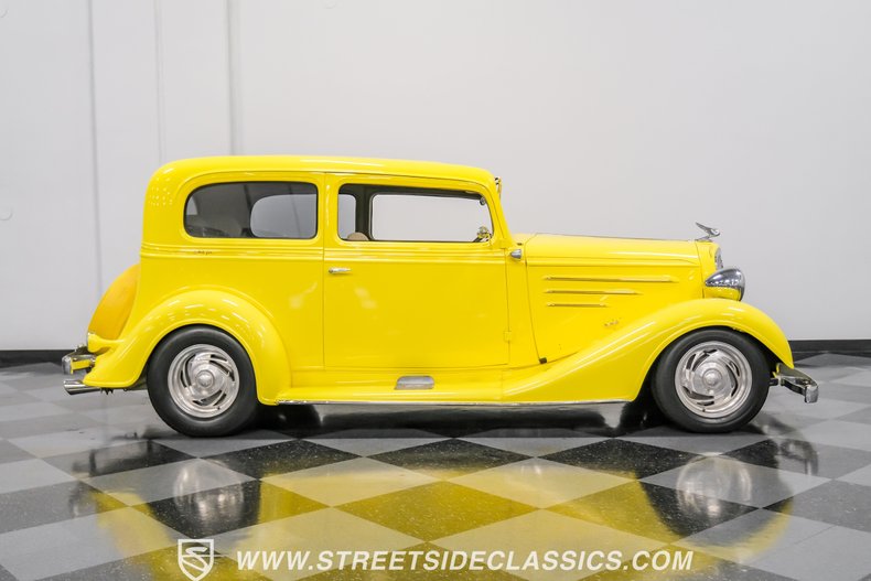 1934 Chevrolet Sedan 15