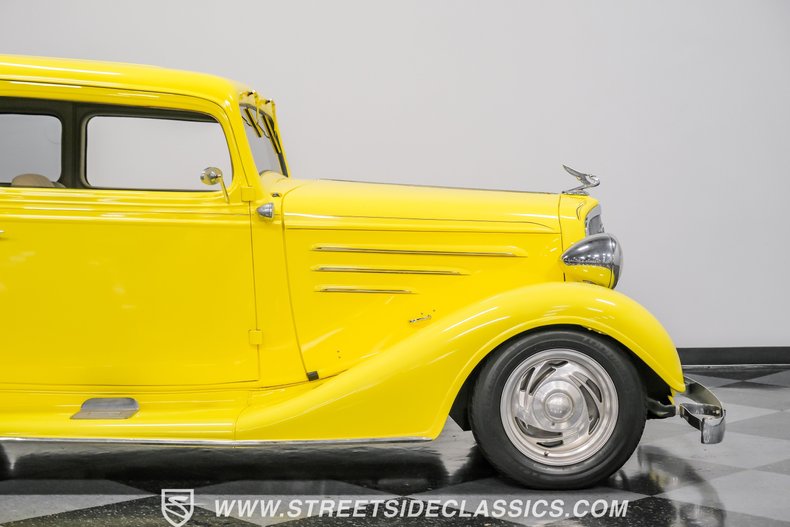 1934 Chevrolet Sedan 17