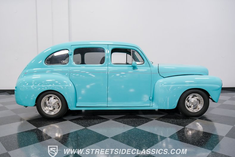 1947 Ford Deluxe 17
