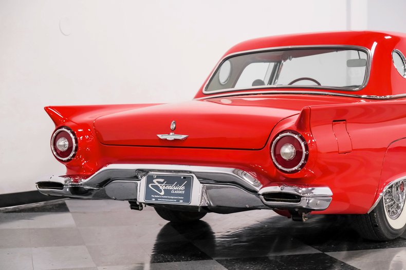 1957 Ford Thunderbird 29