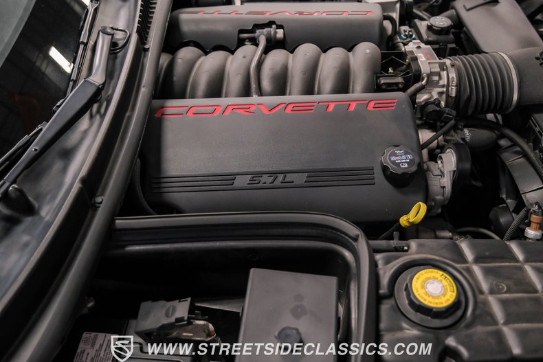 2004 Chevrolet Corvette  32