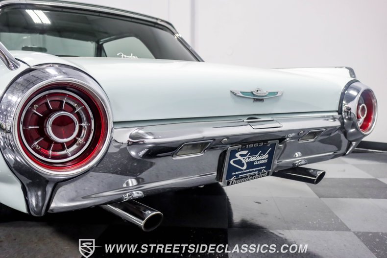 1963 Ford Thunderbird  27