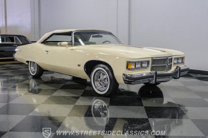 1975 Pontiac Grand Ville 16