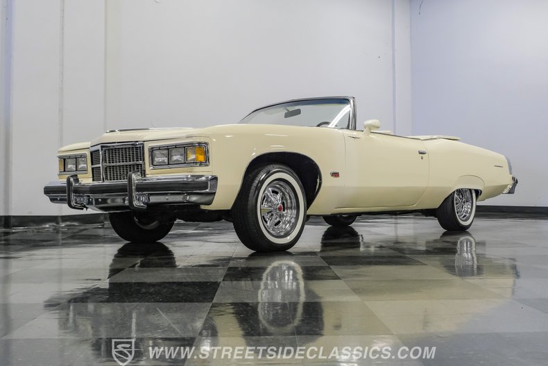 1975 Pontiac Grand Ville 21