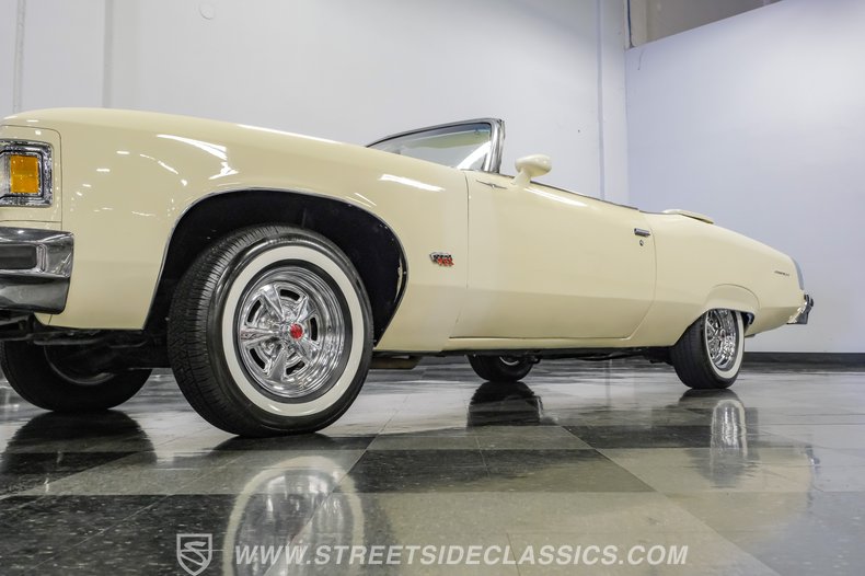 1975 Pontiac Grand Ville 22