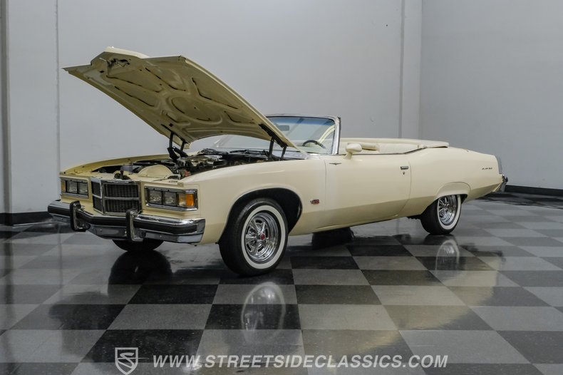 1975 Pontiac Grand Ville 36