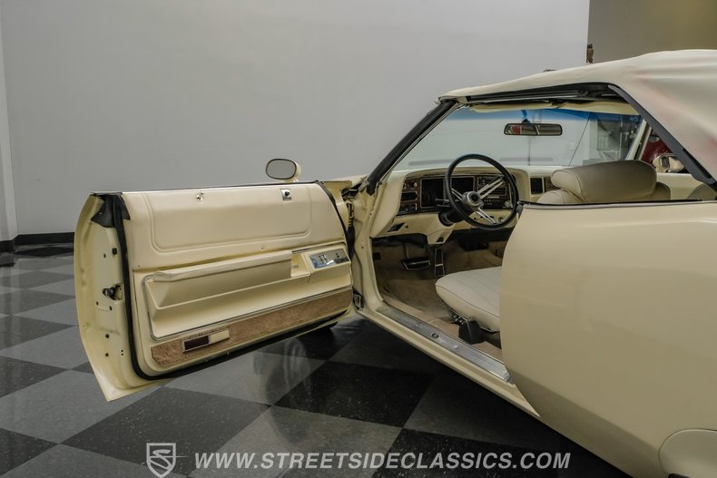 1975 Pontiac Grand Ville 41