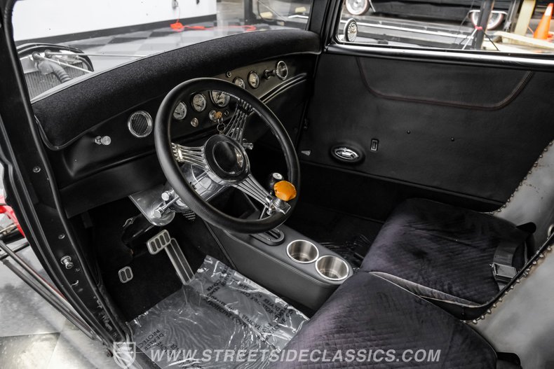 1932 Ford 3-Window 4