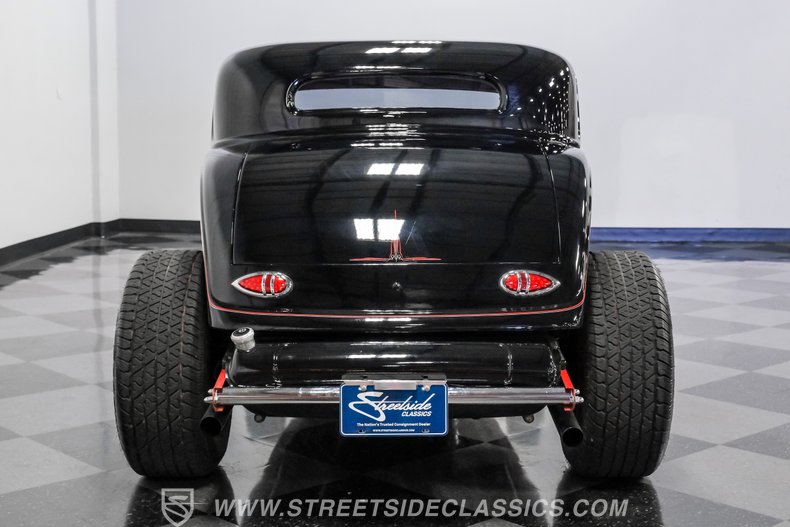 1932 Ford 3-Window 10