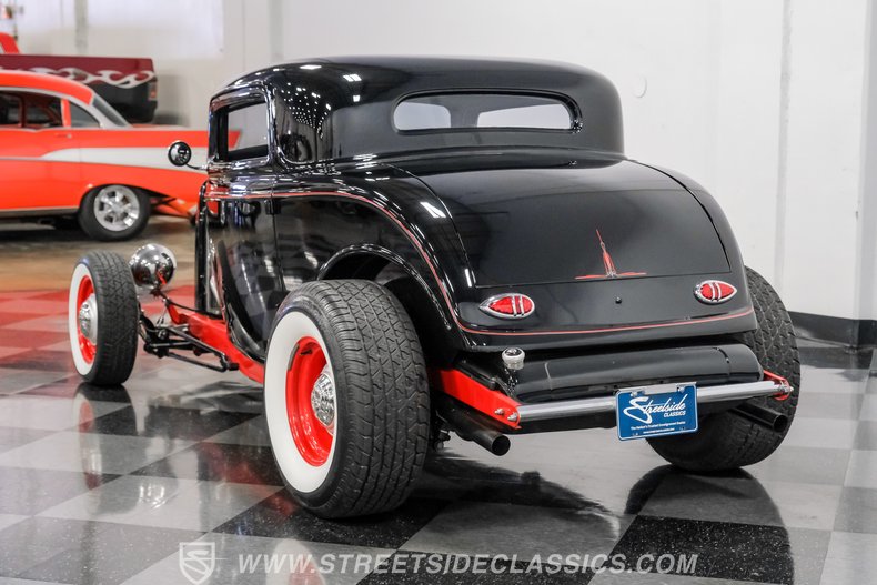 1932 Ford 3-Window 9