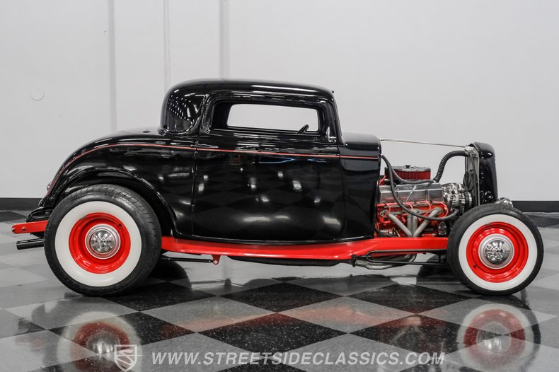 1932 Ford 3-Window 13