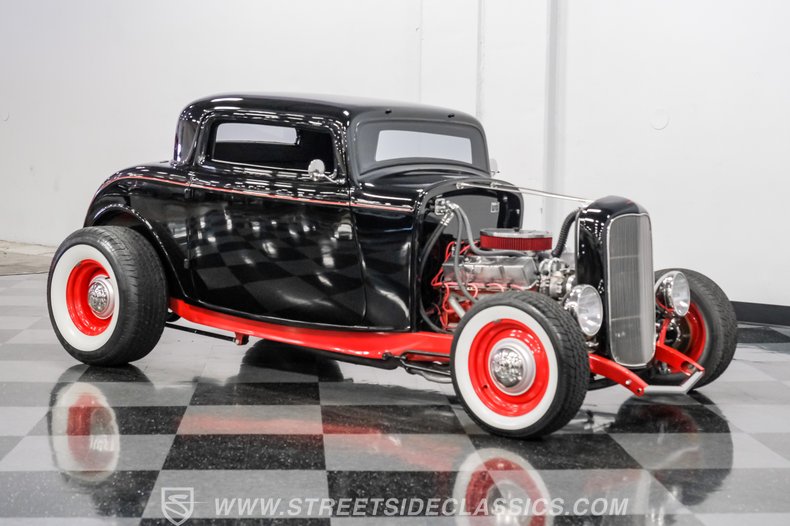 1932 Ford 3-Window 14