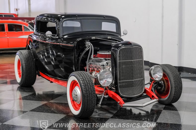 1932 Ford 3-Window 16