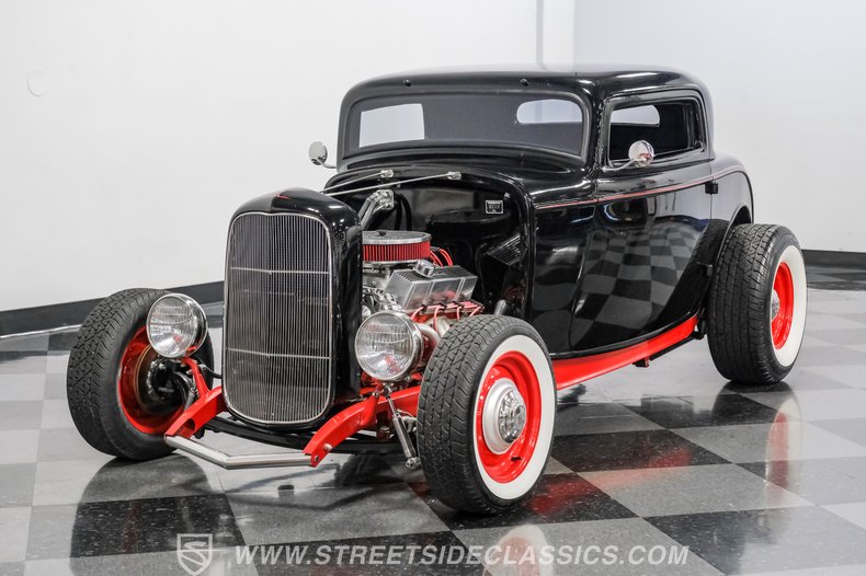 1932 Ford 3-Window 18