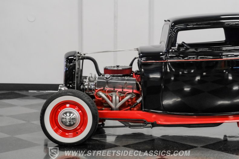 1932 Ford 3-Window 22