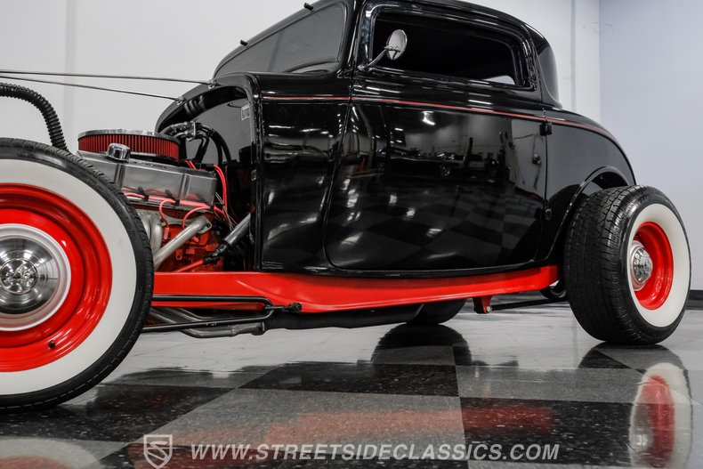 1932 Ford 3-Window 21