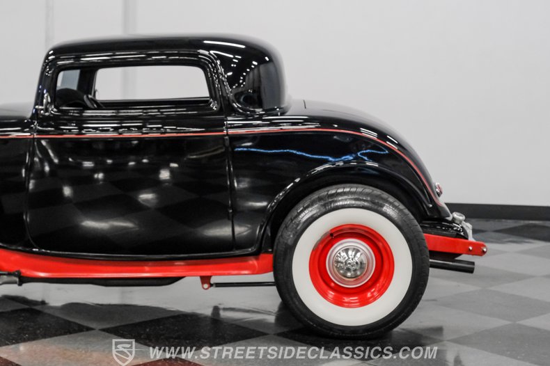 1932 Ford 3-Window 23