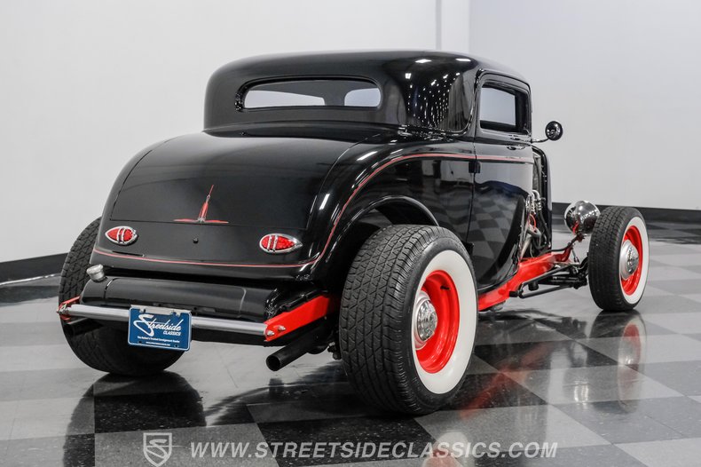 1932 Ford 3-Window 24