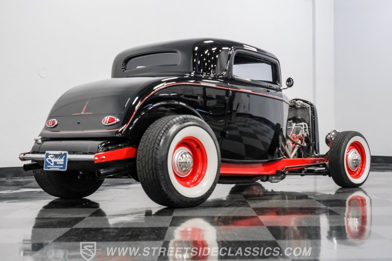 1932 Ford 3-Window 26