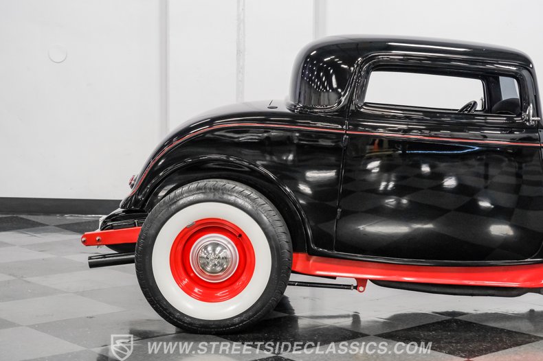 1932 Ford 3-Window 28