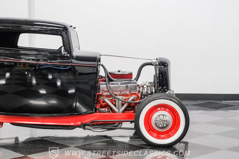 1932 Ford 3-Window 29